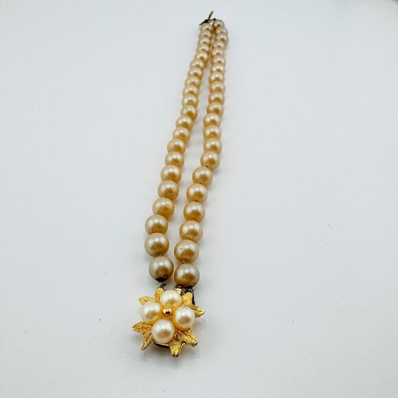 Vintage Double Strand Faux Pearl Bracelet Gold-Tone Starburst Clasp Timeless - Picture 6 of 8